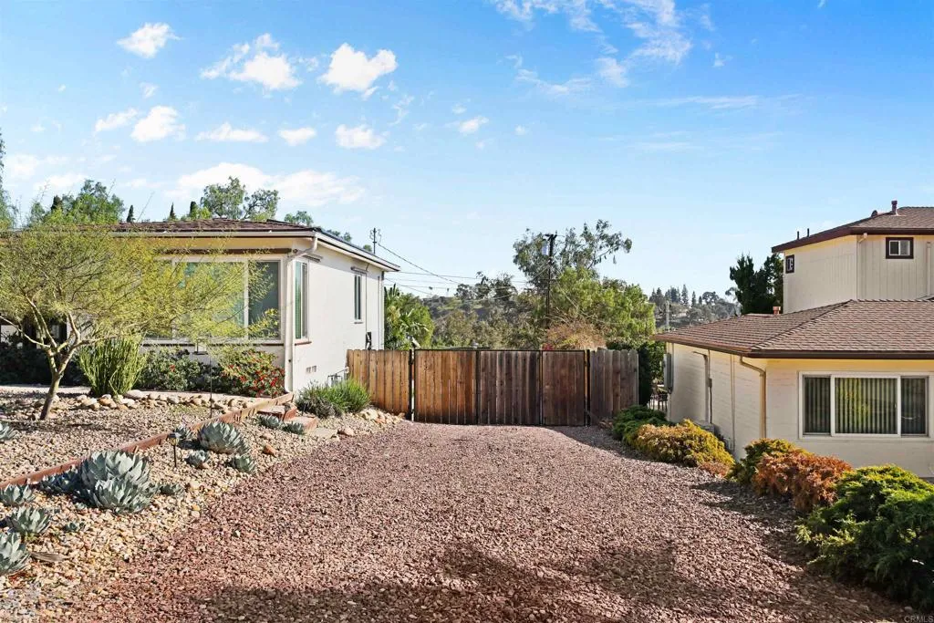 https://cdn.realtyfeed.com/cdn/127/306744300/ef170b0eef6128c9f870af72841b494f.webp