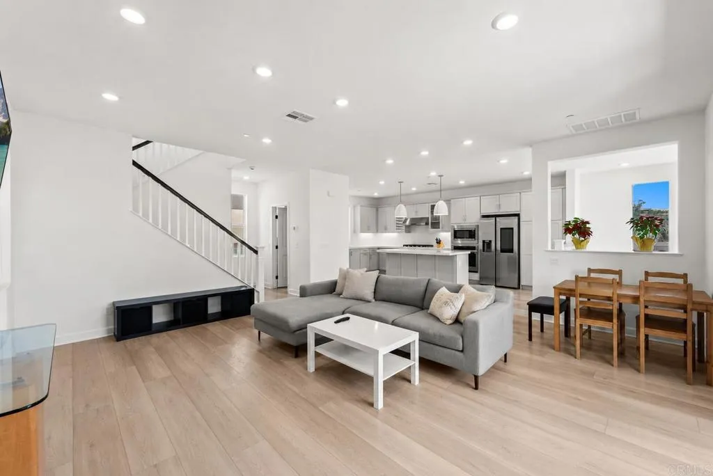 https://cdn.realtyfeed.com/cdn/127/306744363/132e1b0bf2ece713bb4652d38eb51218.webp