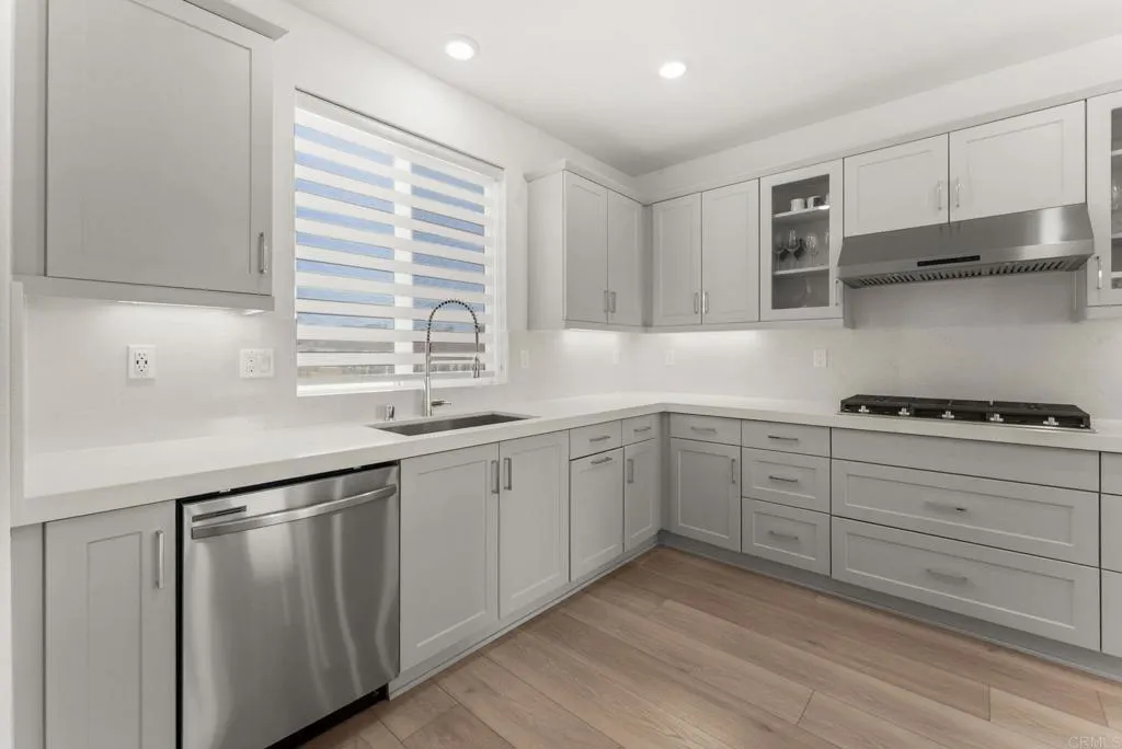 https://cdn.realtyfeed.com/cdn/127/306744363/8f3ec482d83b9b79273f14141a1a5c54.webp
