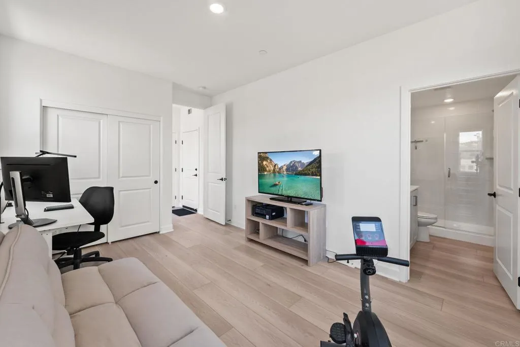 https://cdn.realtyfeed.com/cdn/127/306744363/fe1bdd70b15e1680aa176f3b4550aee6.webp