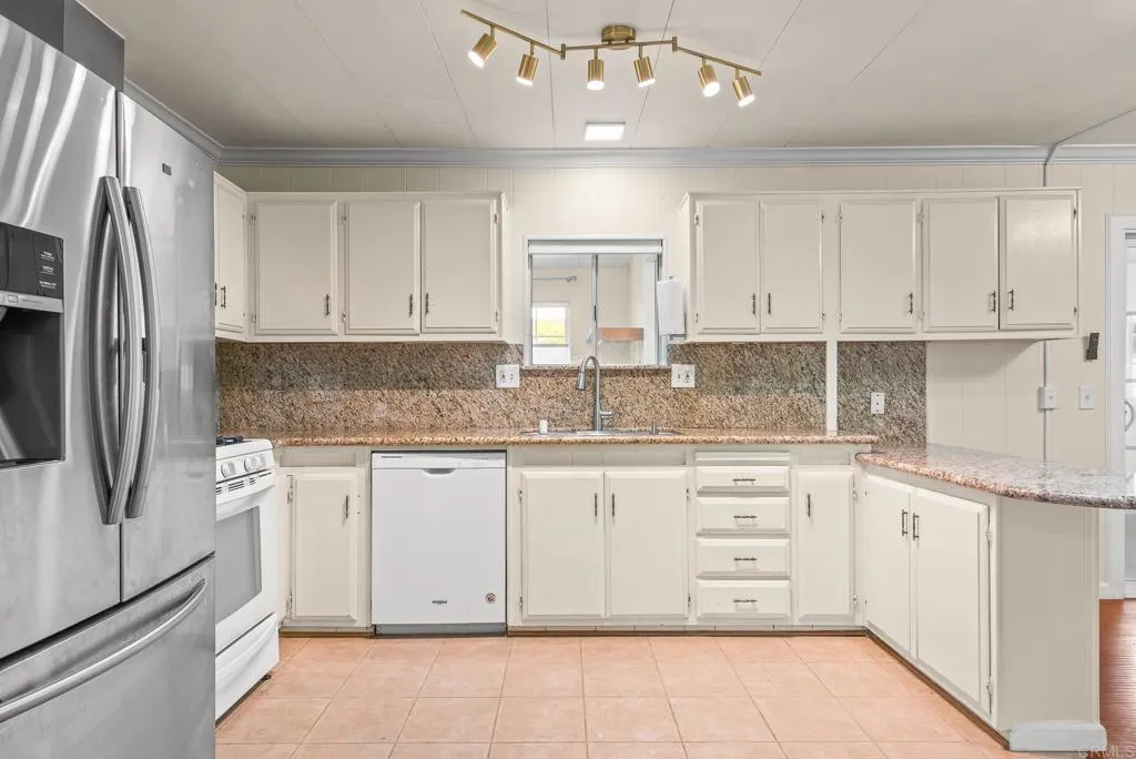 https://cdn.realtyfeed.com/cdn/127/306744396/585fb5cf79afb81aa8c6ff24d7b2adcb.webp