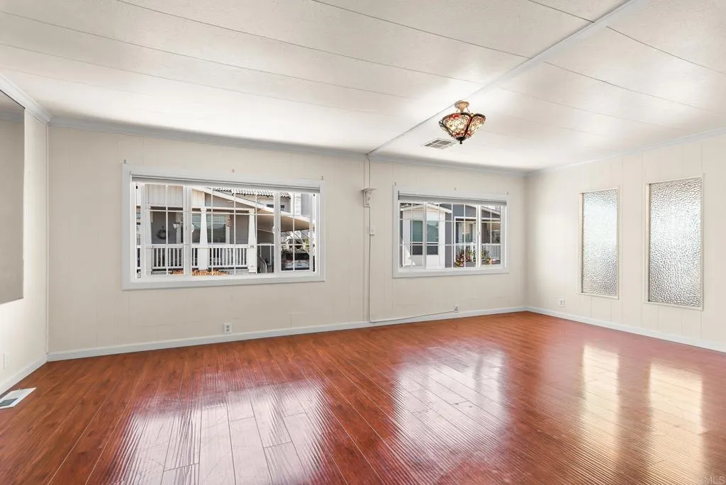 https://cdn.realtyfeed.com/cdn/127/306744396/82390cbd87fd43c8b6a200d9d7ad5818.webp