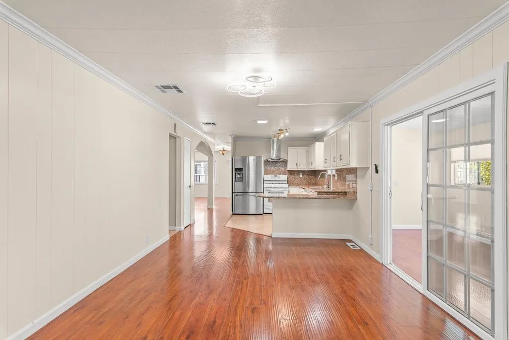 https://cdn.realtyfeed.com/cdn/127/306744396/87ad4aea1f3a757cbba1613465ddcaef.webp