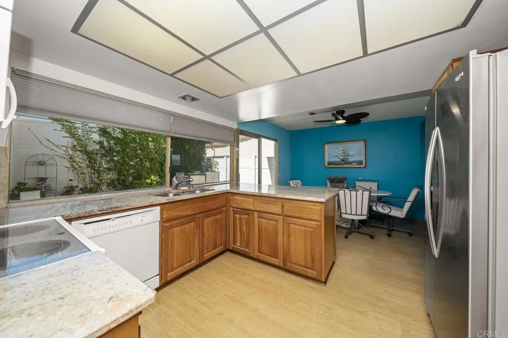 https://cdn.realtyfeed.com/cdn/127/306744403/98ad8d3595fca247ba80681ff9038cd4.webp