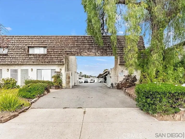 https://cdn.realtyfeed.com/cdn/127/306744451/2eff2c85e45a02509546e732d9bed2d5.webp