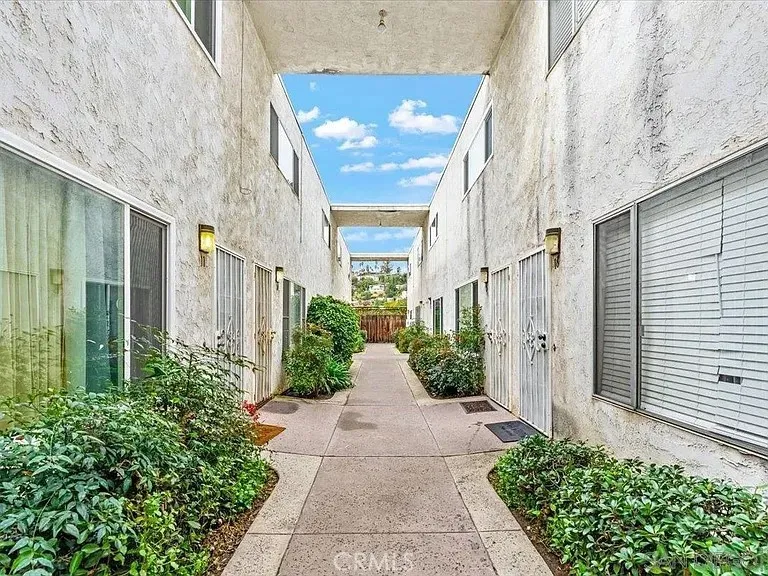 https://cdn.realtyfeed.com/cdn/127/306744451/39fc3aaf3048d688333950679d057fd7.webp