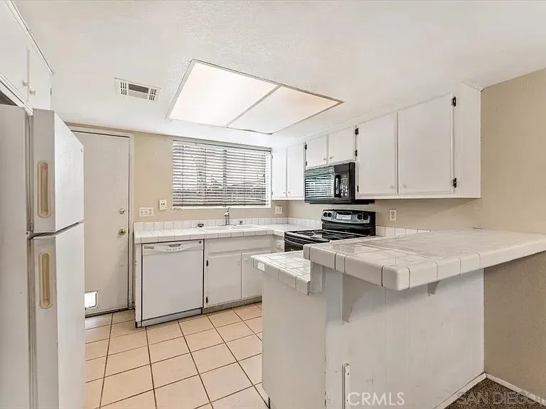 https://cdn.realtyfeed.com/cdn/127/306744451/680452656800158118d7813fe4427c33.webp