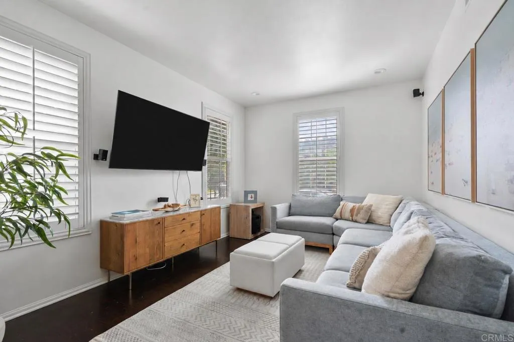 https://cdn.realtyfeed.com/cdn/127/306744565/9db05acc15c5d469691d63fa857e8c59.webp