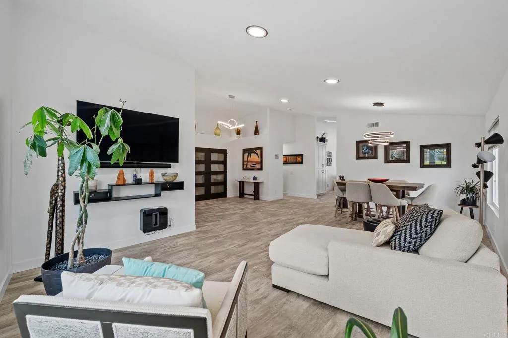 https://cdn.realtyfeed.com/cdn/127/306744702/6c69d7e9c59bf5ea8dd92ebdd41a6b21.webp