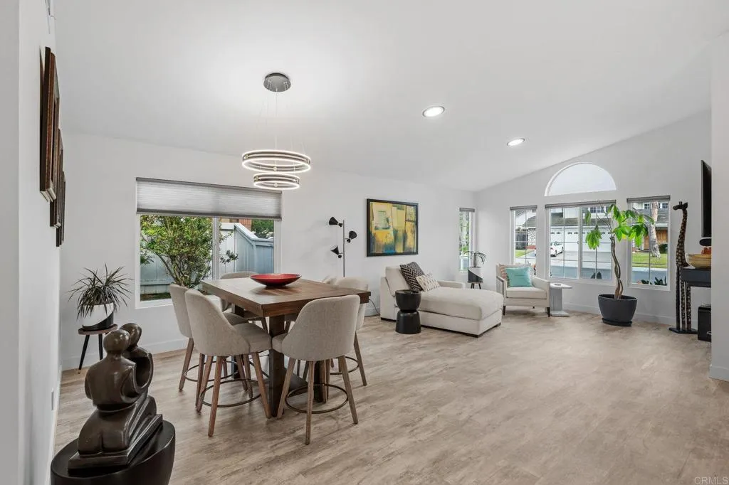 https://cdn.realtyfeed.com/cdn/127/306744702/a3ae3965d24e3400f18ee7059fd0ac98.webp