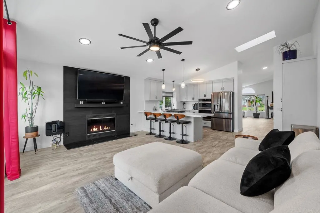 https://cdn.realtyfeed.com/cdn/127/306744702/f24d5a1614a729929d5bb00e4d1051cf.webp