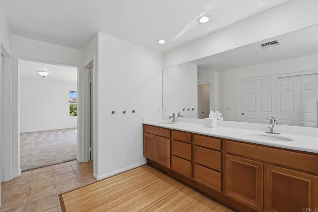 https://cdn.realtyfeed.com/cdn/127/306744790/44572735aede02a81fad627e176d90e8.webp