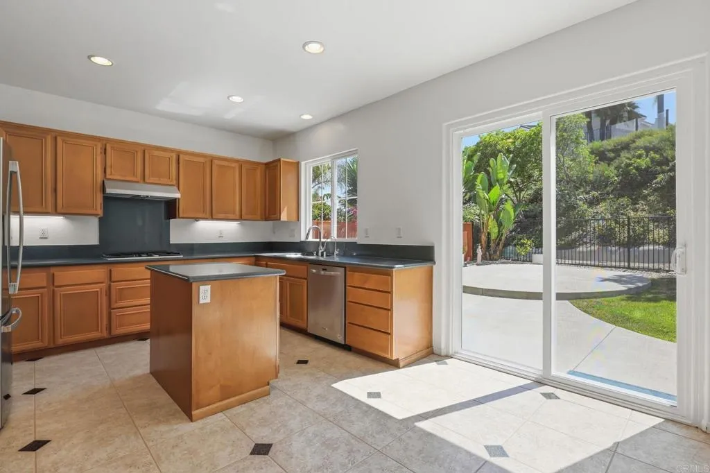 https://cdn.realtyfeed.com/cdn/127/306744790/d421a901594a95bb7788b657620bd2fc.webp