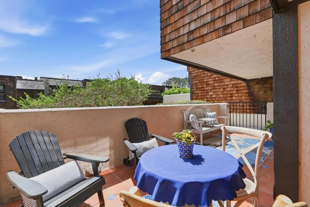 https://cdn.realtyfeed.com/cdn/127/306744924/32df601a9bc2d4177145ce59e1306c37.webp
