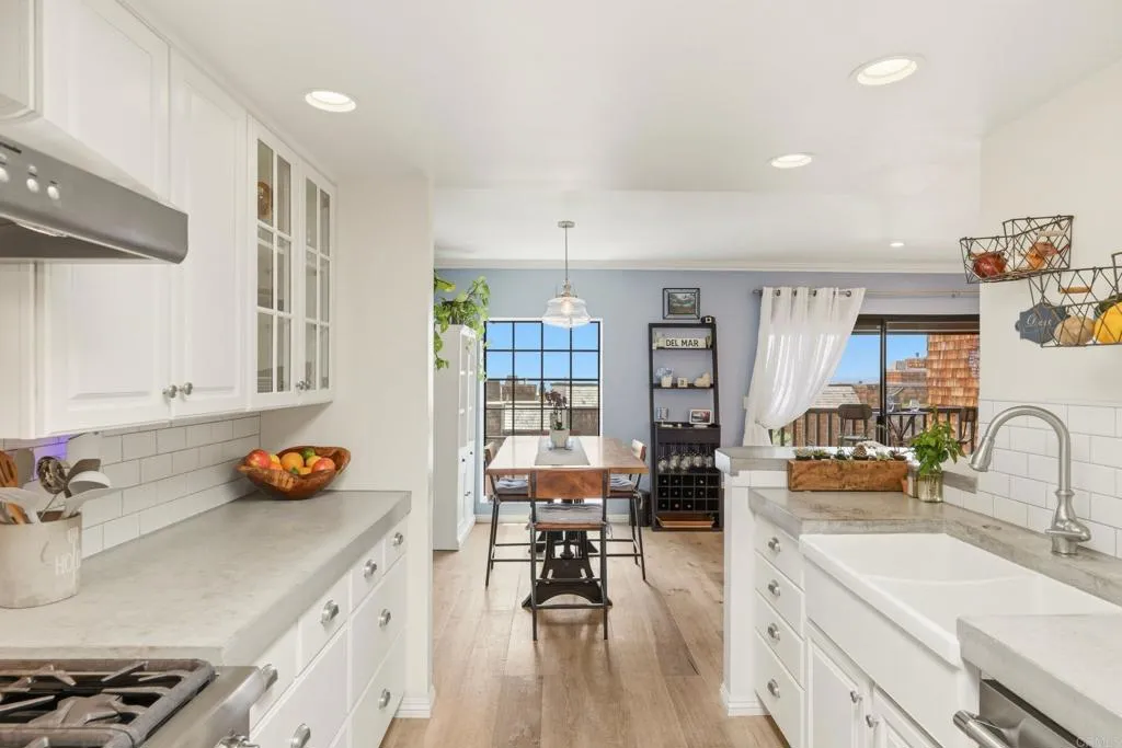 https://cdn.realtyfeed.com/cdn/127/306744924/8bd27ecb901fc2394d88feb96acf92ff.webp