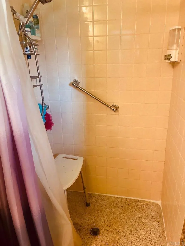 https://cdn.realtyfeed.com/cdn/127/306744961/1037910e0a5a5ce666c3dbdf6982a0d9.webp