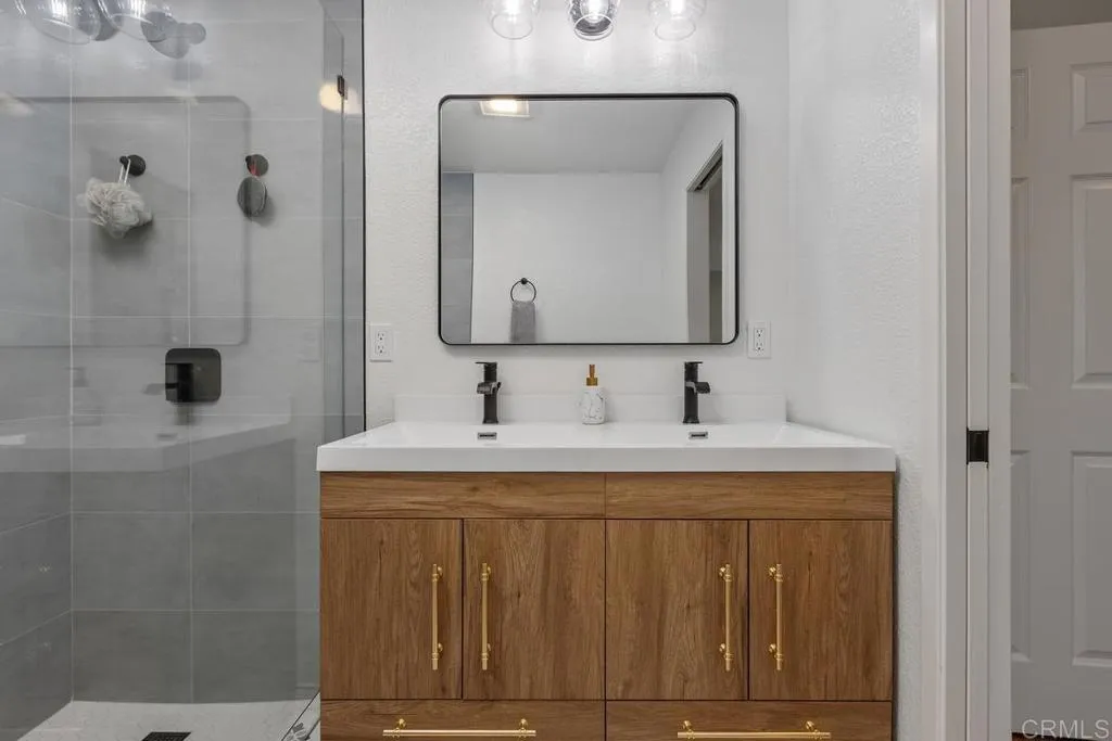 https://cdn.realtyfeed.com/cdn/127/306744976/4fba98432ce9c085e4bd7c0fc595d37f.webp