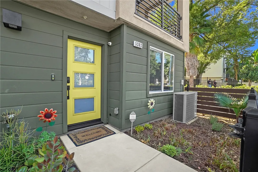 5262 N Bainbridge Place, Valley Village, CA 91607 - Photo 3 of 21, Valley Village, CA
