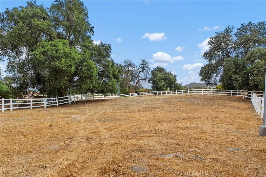https://cdn.realtyfeed.com/cdn/127/306745168/b1c3c65318fc62698fc37292fb246074.webp