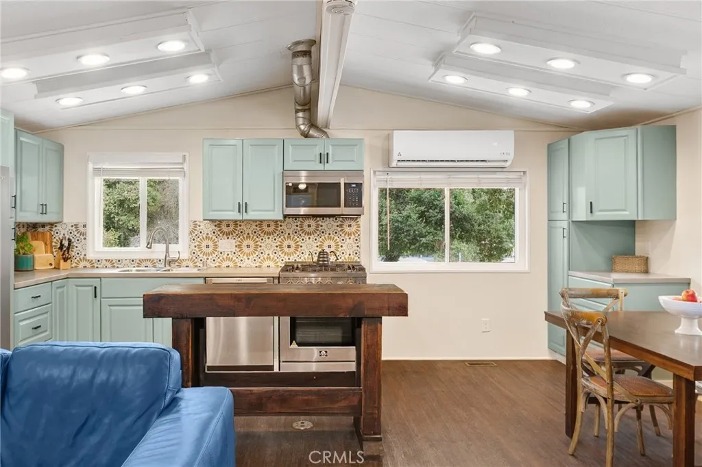 https://cdn.realtyfeed.com/cdn/127/306745168/dc795cf70cfdda0e940613eb776482b2.webp