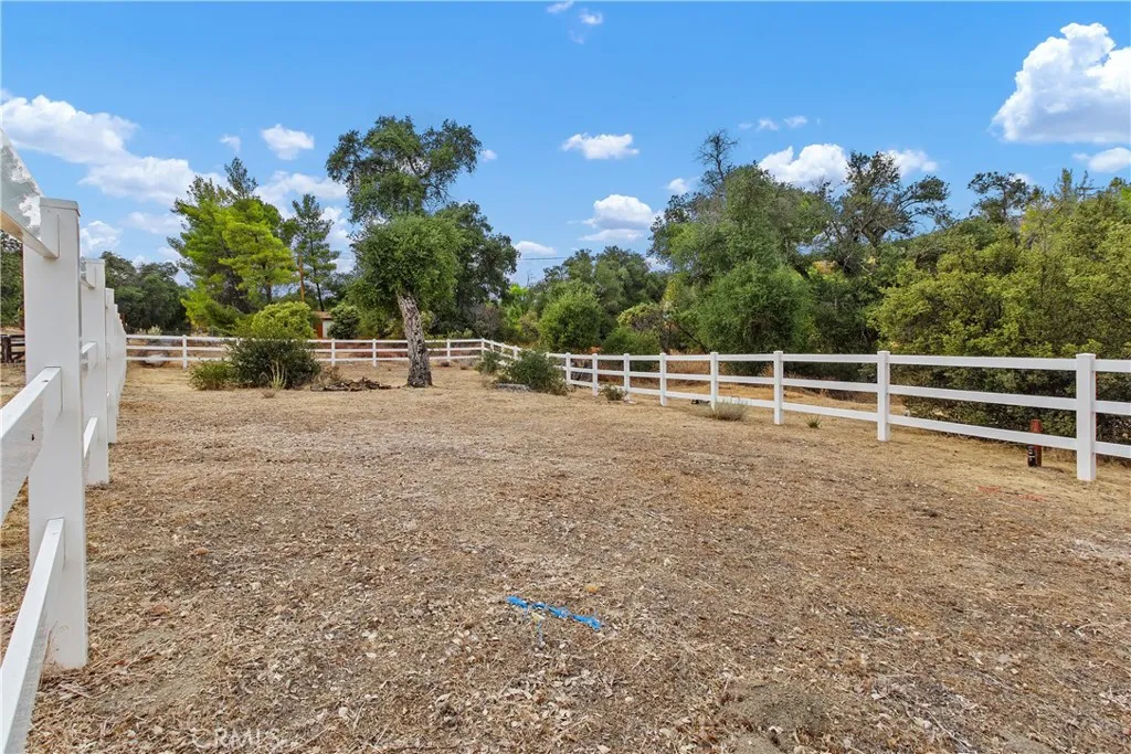 https://cdn.realtyfeed.com/cdn/127/306745168/ed90876ad01d31d34e1778a5918c69a1.webp