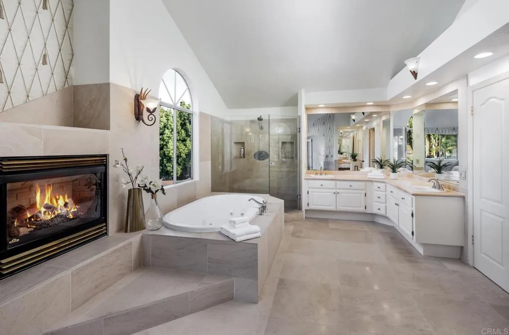https://cdn.realtyfeed.com/cdn/127/306745239/a2867e4ef1f4089d92cbf7f1ab1da45c.webp