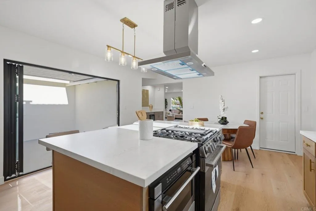 https://cdn.realtyfeed.com/cdn/127/306745301/aec178c0609e4d546cbae239838802e7.webp
