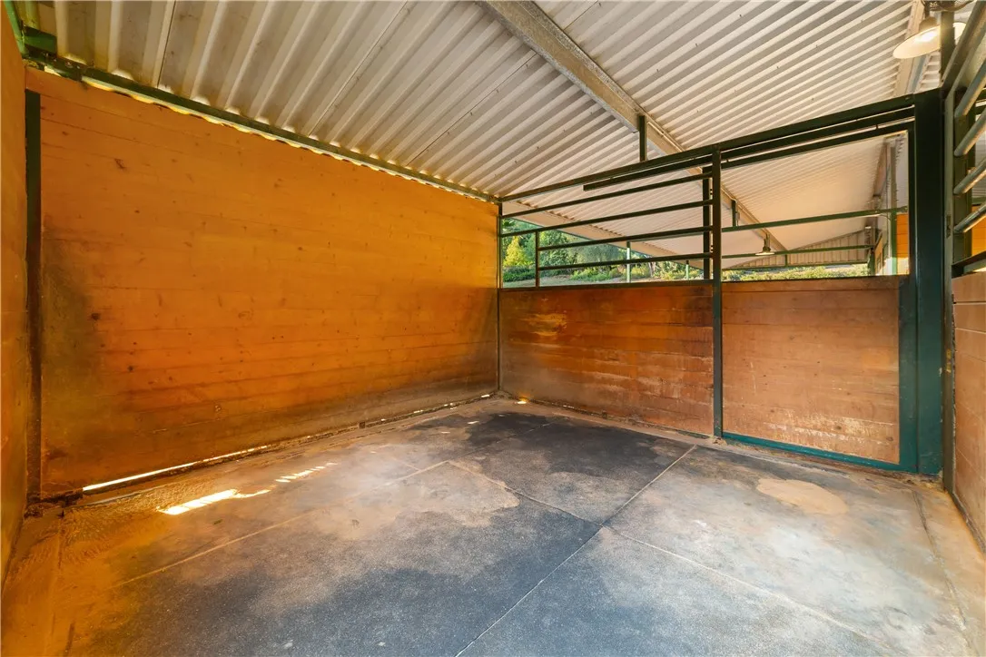 https://cdn.realtyfeed.com/cdn/127/306745357/33905bed285c51c7a3fed253b3146e04.webp
