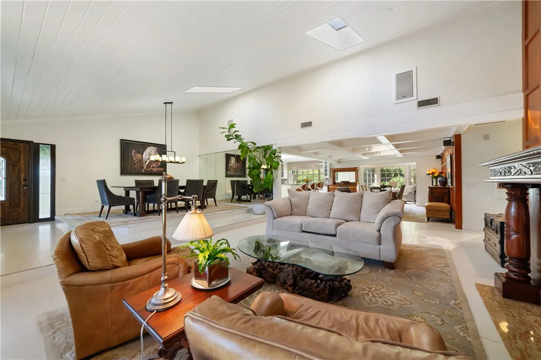 https://cdn.realtyfeed.com/cdn/127/306745357/49d66df11ffa89aeb3d808ed760f0ee9.webp