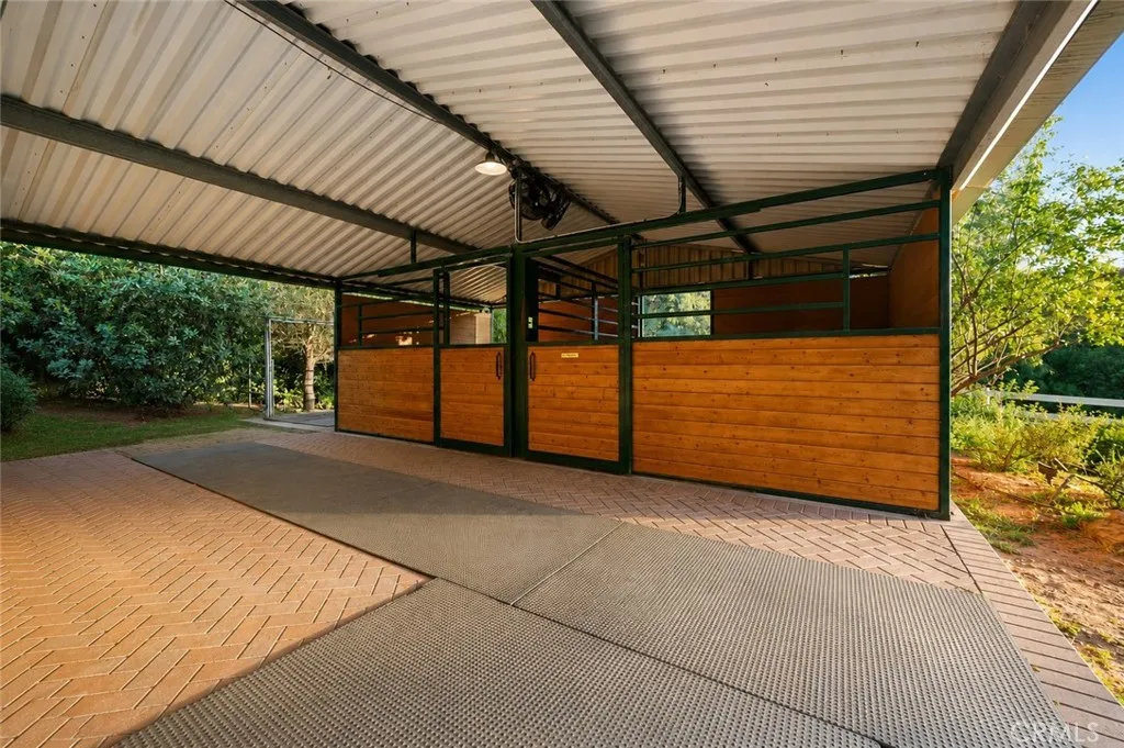 https://cdn.realtyfeed.com/cdn/127/306745357/7019eaa710a4bb5d5f2326952df073ee.webp