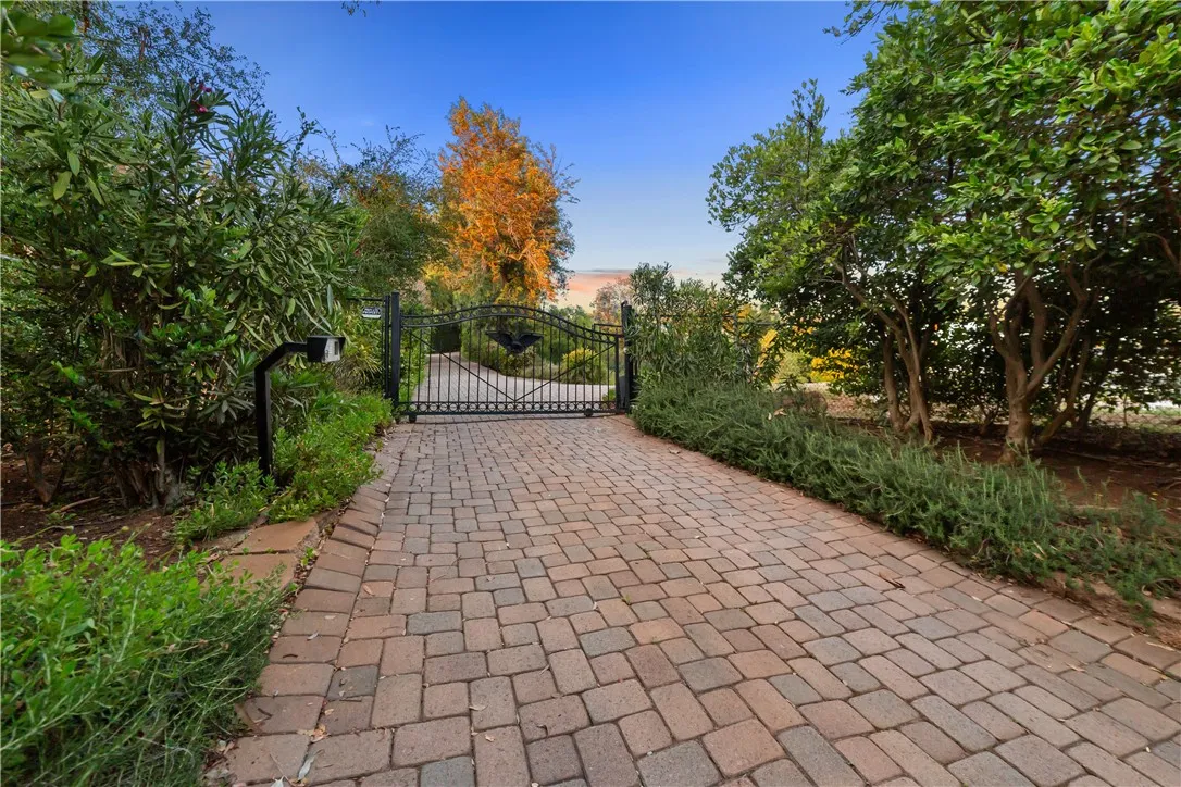 https://cdn.realtyfeed.com/cdn/127/306745357/b8d7b6d107e8126f400c1242d2ab59d4.webp