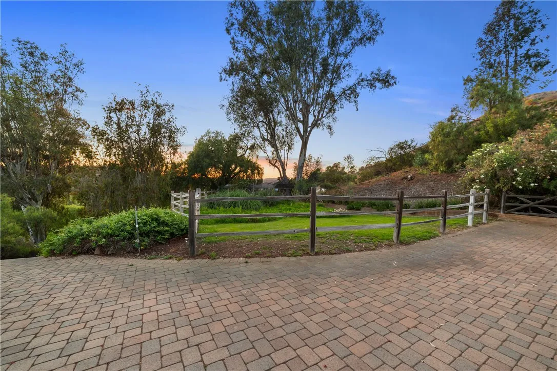 https://cdn.realtyfeed.com/cdn/127/306745357/edcb96e04d4eacda9e7f906b58ffc19c.webp