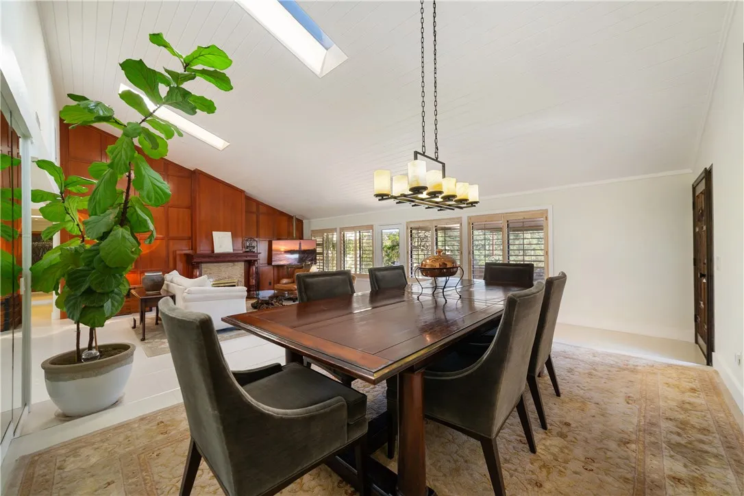 https://cdn.realtyfeed.com/cdn/127/306745357/f92e880d422942930e7f0ccb5ea8ee1e.webp