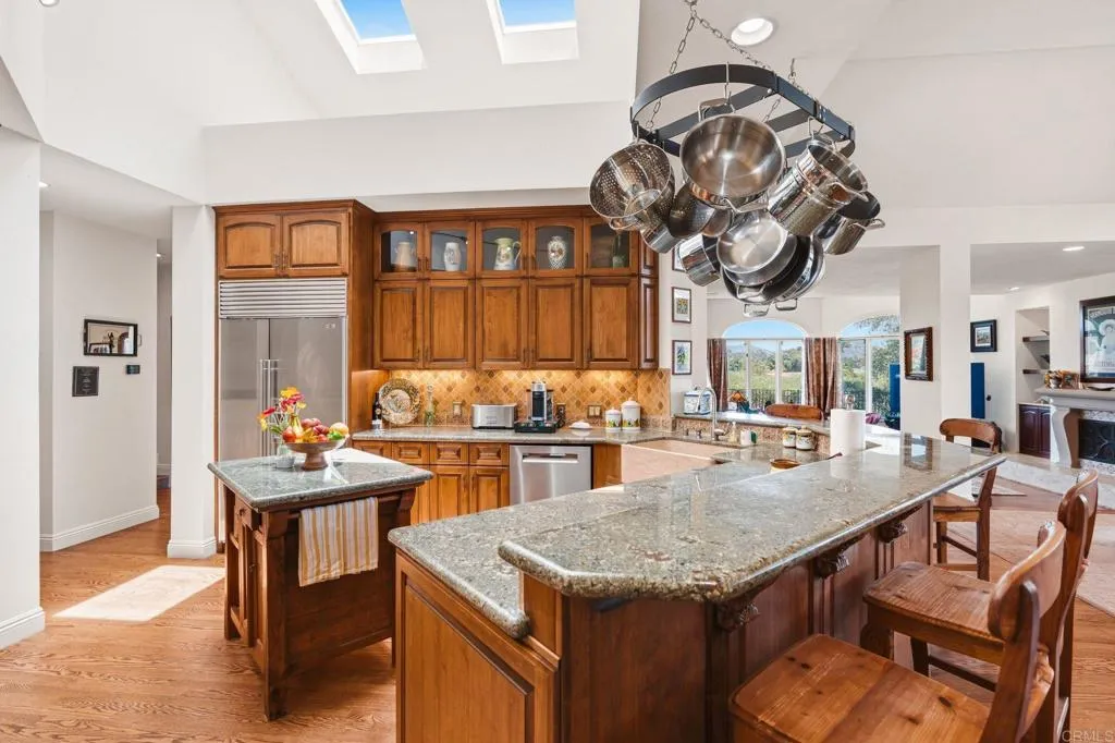 https://cdn.realtyfeed.com/cdn/127/306745375/0c2d20a8b3440ef4346a1aa8deabbdf0.webp