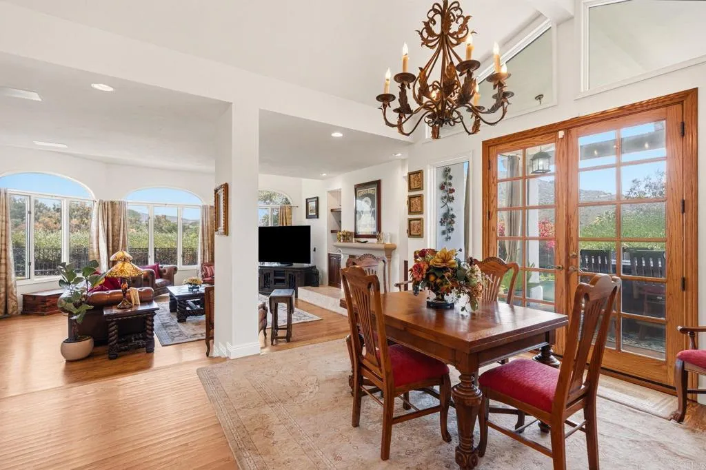 https://cdn.realtyfeed.com/cdn/127/306745375/e205be14047598464c1860dc4aaac4f9.webp