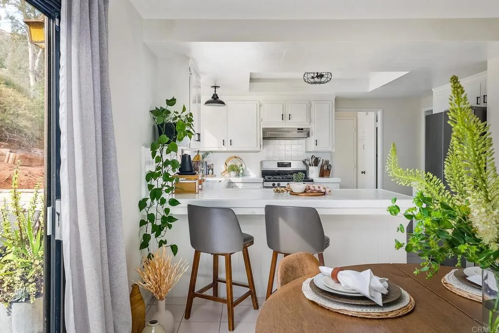 https://cdn.realtyfeed.com/cdn/127/306745669/10cf27d58538d8265fe414944b012631.webp