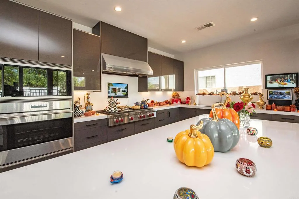 https://cdn.realtyfeed.com/cdn/127/306745695/2b8b1d8e6eb7bdcdc0050ce57009835c.webp