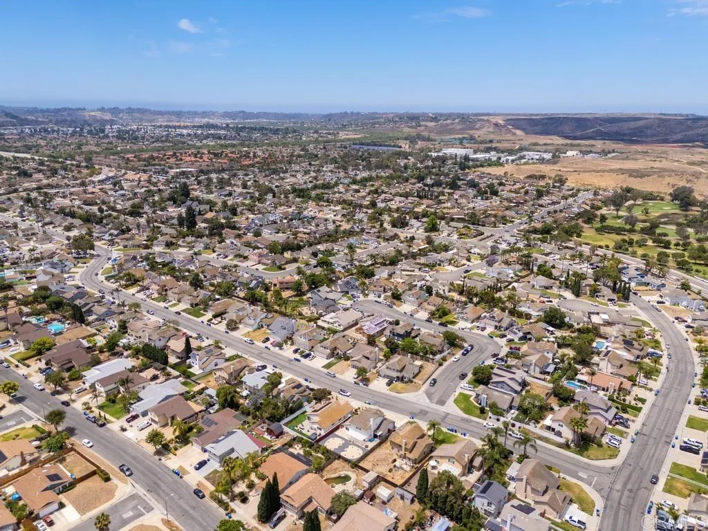 https://cdn.realtyfeed.com/cdn/127/306745698/43a04a6e78256a4185800e5ff352a11c.webp