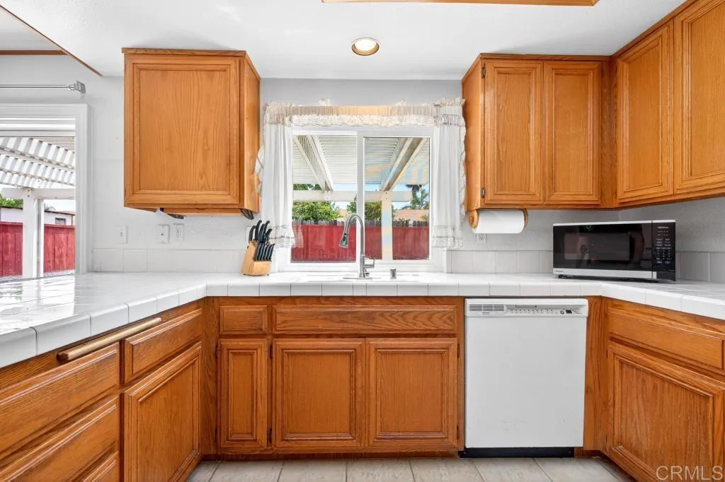 https://cdn.realtyfeed.com/cdn/127/306745698/6471e842a8baead7fe3af8de619341ed.webp