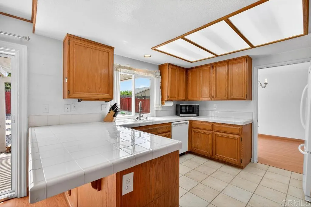 https://cdn.realtyfeed.com/cdn/127/306745698/901265717e91607f8caada8691846f74.webp