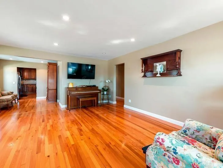 https://cdn.realtyfeed.com/cdn/127/306745740/61d4d9d3f505b8d24533838758d3882f.webp
