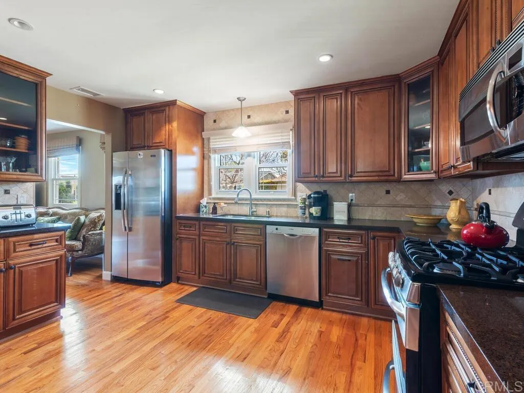 https://cdn.realtyfeed.com/cdn/127/306745740/8aa49e299e09ae32a42d797984a2ce57.webp