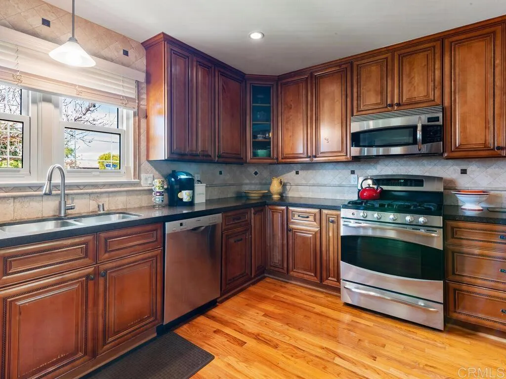 https://cdn.realtyfeed.com/cdn/127/306745740/9989310b84d37a696f58b0063eb25cca.webp