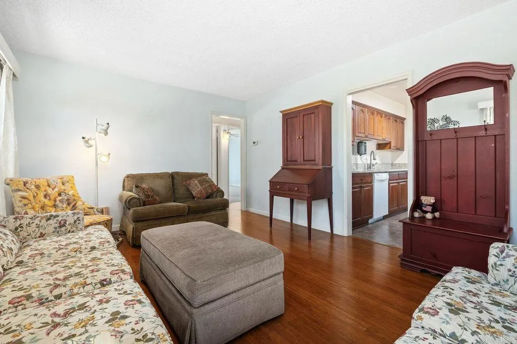 https://cdn.realtyfeed.com/cdn/127/306745742/1816140a1b3e03e411eab98d61399b4b.webp