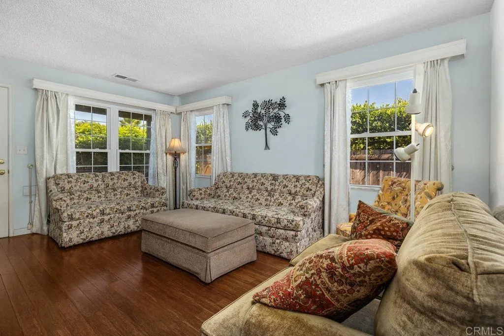 https://cdn.realtyfeed.com/cdn/127/306745742/c26e8244fb2a29ac7cef9c52c703483d.webp