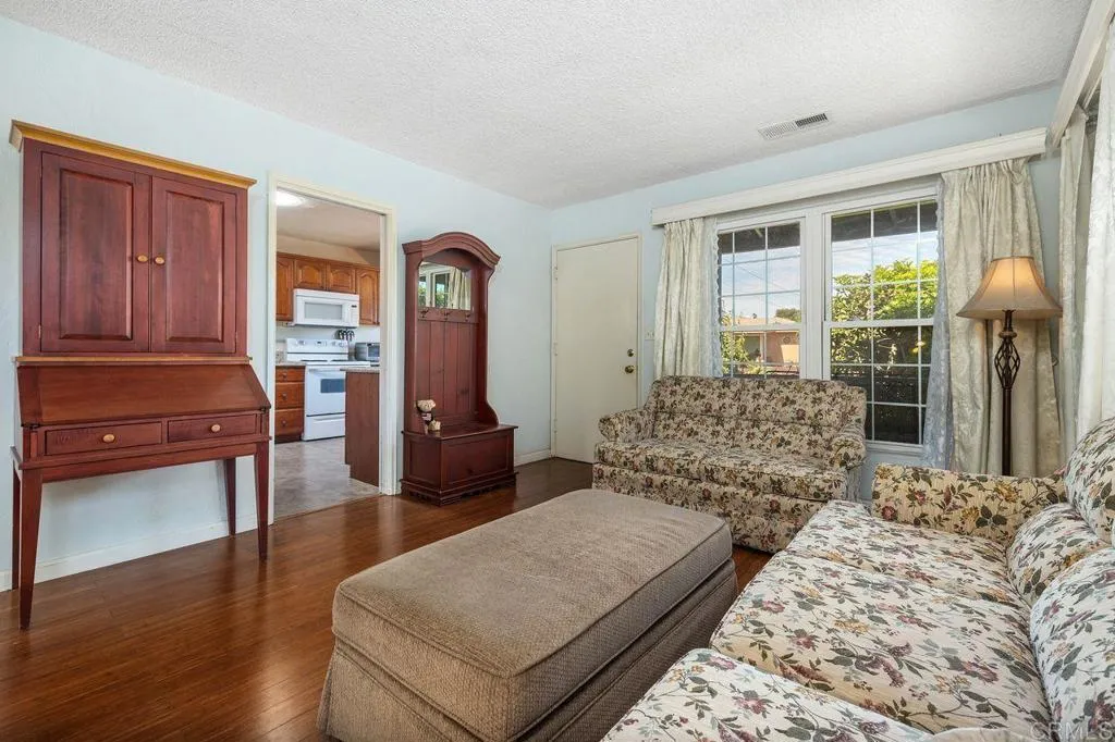 https://cdn.realtyfeed.com/cdn/127/306745742/ceaa83f180749d78219f0ab1500ff463.webp