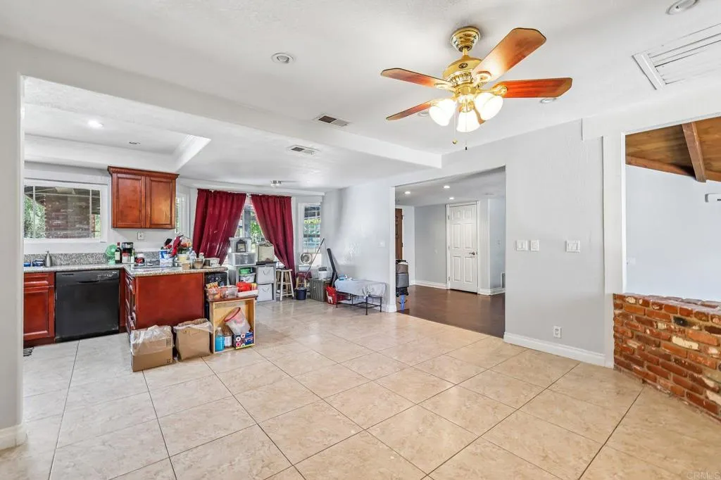 https://cdn.realtyfeed.com/cdn/127/306745745/1489e0f3ec0bc8172f1a48c2cfb131ab.webp