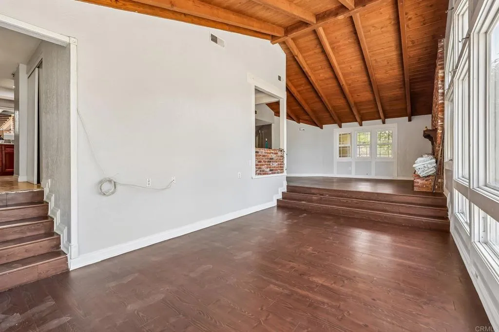 https://cdn.realtyfeed.com/cdn/127/306745745/164ed6edd18f3ec61640086f327c1cd1.webp