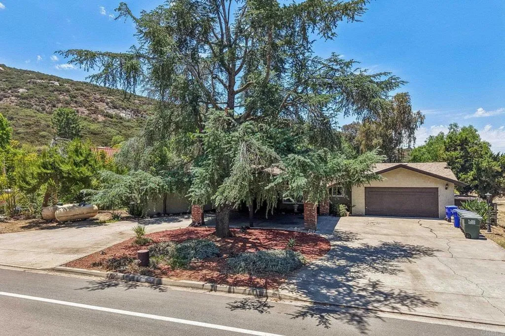 https://cdn.realtyfeed.com/cdn/127/306745745/24b4d1a3c39ffd0a5e37044adb225a25.webp