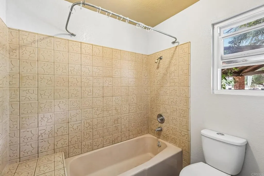 https://cdn.realtyfeed.com/cdn/127/306745745/3addef4b30bf602d7fe22cf4ab8c8e67.webp